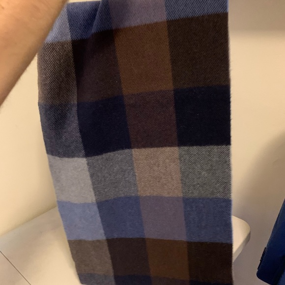 Beautiful Chelsey by Johnson 100% Polyester Scarf - Picture 3 of 3